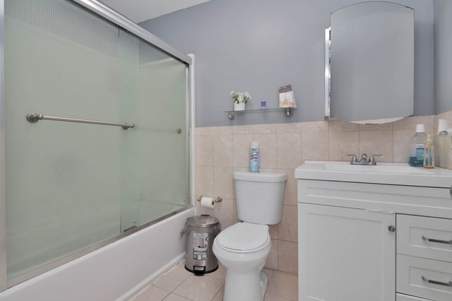 87 Abbott St, Lawrence, MA 01843