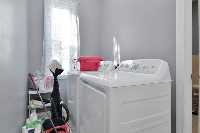 87 Abbott St, Lawrence, MA 01843