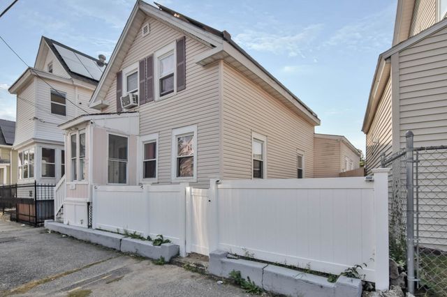 87 Abbott St, Lawrence, MA 01843