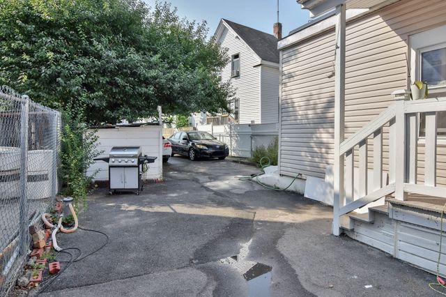 87 Abbott St, Lawrence, MA 01843