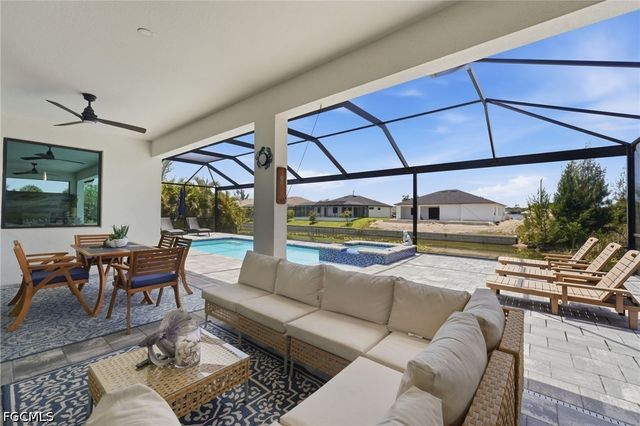 2530 SW 4th PL, Cape Coral, FL 33914