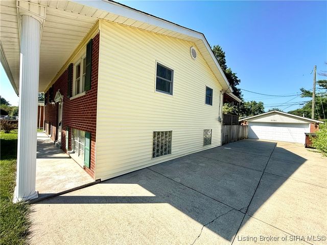 2261 Buckeye Drive, Clarksville, IN 47129
