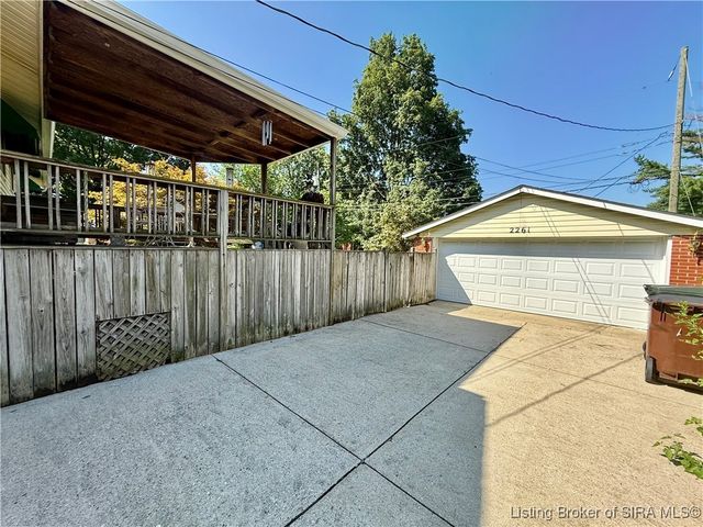 2261 Buckeye Drive, Clarksville, IN 47129