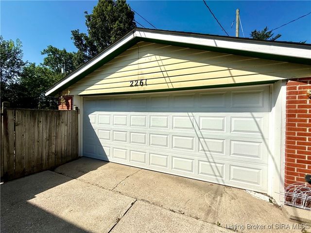 2261 Buckeye Drive, Clarksville, IN 47129