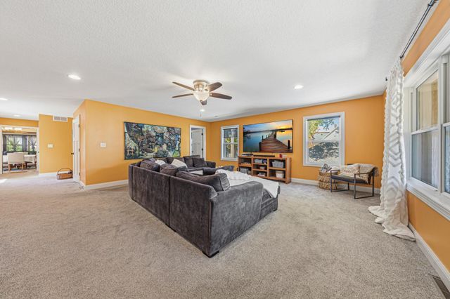 516 6th St SW, Rochester, MN 55902