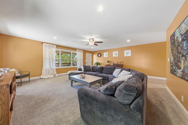 516 6th St SW, Rochester, MN 55902