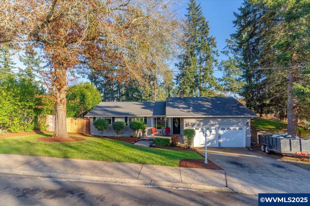 Image 1 of property listing at 1188 29th Pl NE, Salem, OR 97304