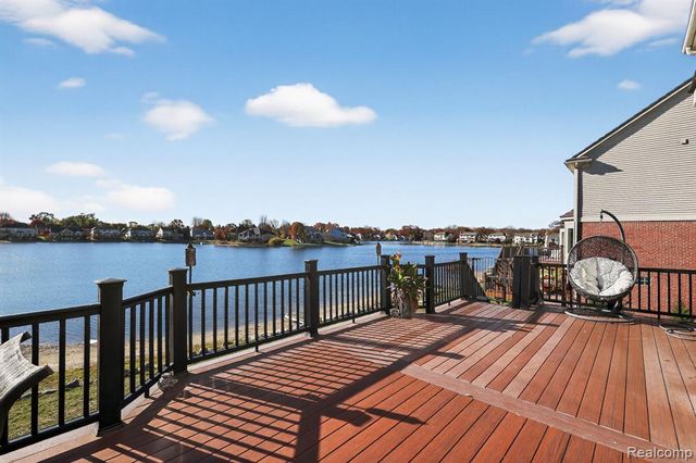 1838 S Mackwood Road, Rochester Hills, MI 48307