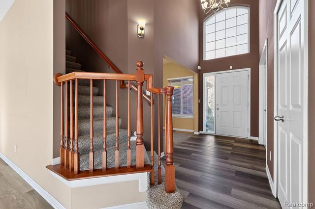 1838 S Mackwood Road, Rochester Hills, MI 48307