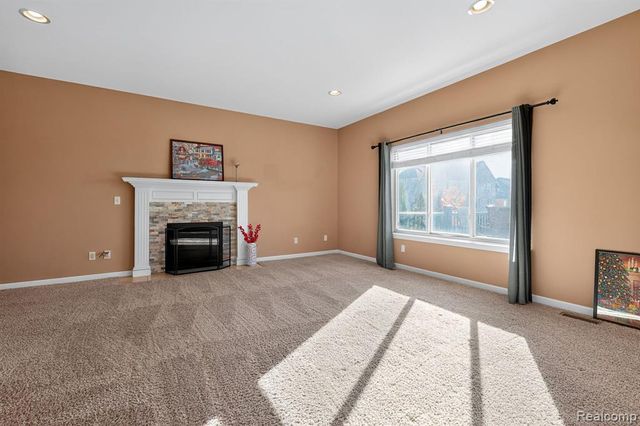 1838 S Mackwood Road, Rochester Hills, MI 48307