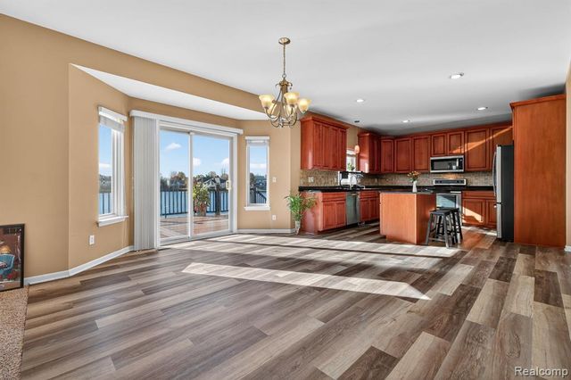 1838 S Mackwood Road, Rochester Hills, MI 48307