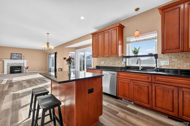 1838 S Mackwood Road, Rochester Hills, MI 48307