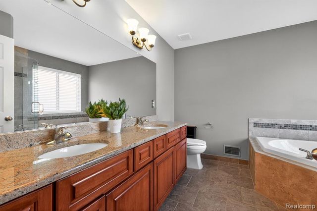 1838 S Mackwood Road, Rochester Hills, MI 48307