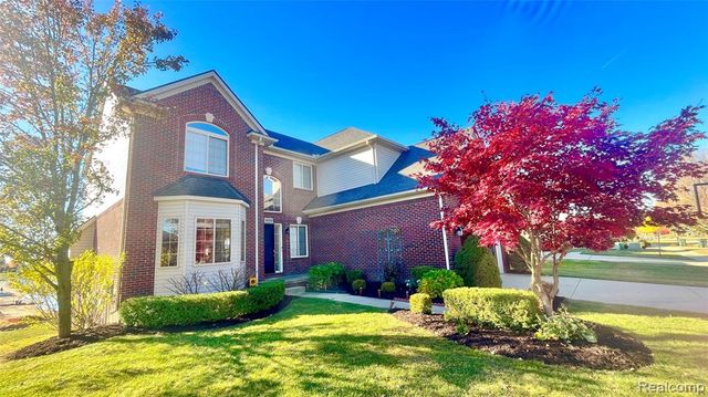 1838 S Mackwood Road, Rochester Hills, MI 48307