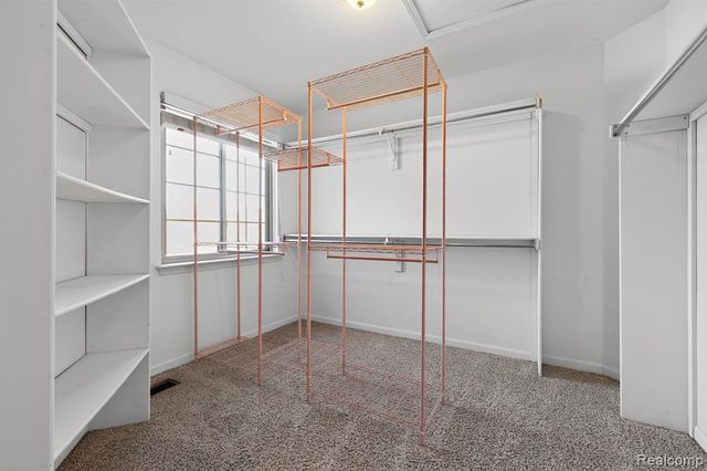 1838 S Mackwood Road, Rochester Hills, MI 48307