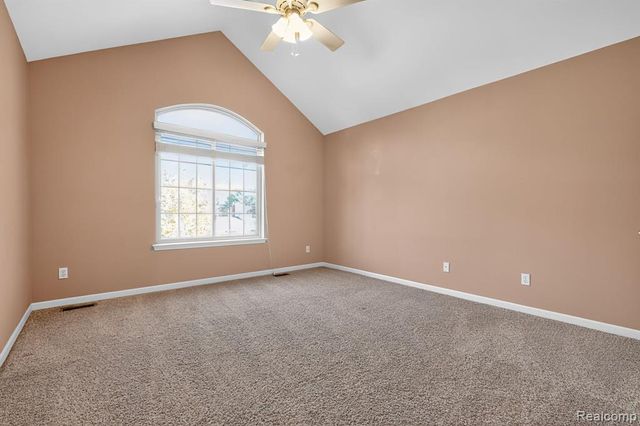 1838 S Mackwood Road, Rochester Hills, MI 48307