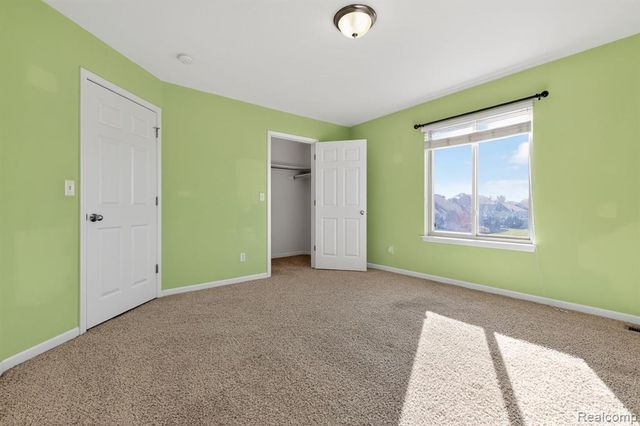 1838 S Mackwood Road, Rochester Hills, MI 48307