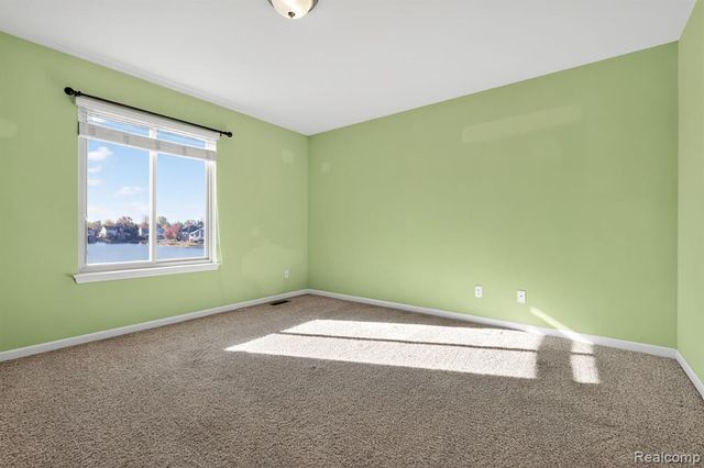 1838 S Mackwood Road, Rochester Hills, MI 48307