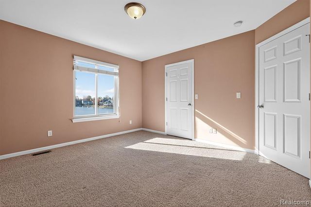 1838 S Mackwood Road, Rochester Hills, MI 48307