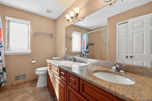 1838 S Mackwood Road, Rochester Hills, MI 48307