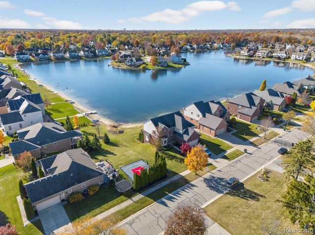 1838 S Mackwood Road, Rochester Hills, MI 48307