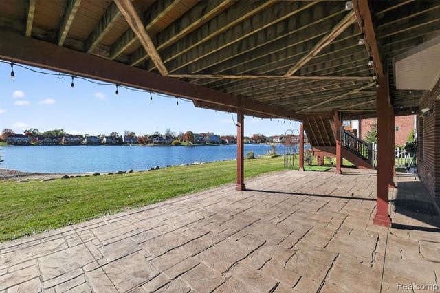 1838 S Mackwood Road, Rochester Hills, MI 48307