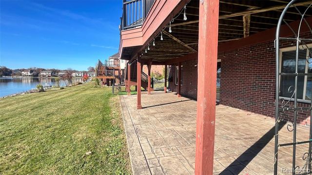 1838 S Mackwood Road, Rochester Hills, MI 48307