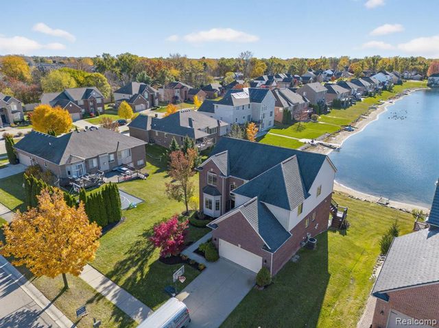 1838 S Mackwood Road, Rochester Hills, MI 48307