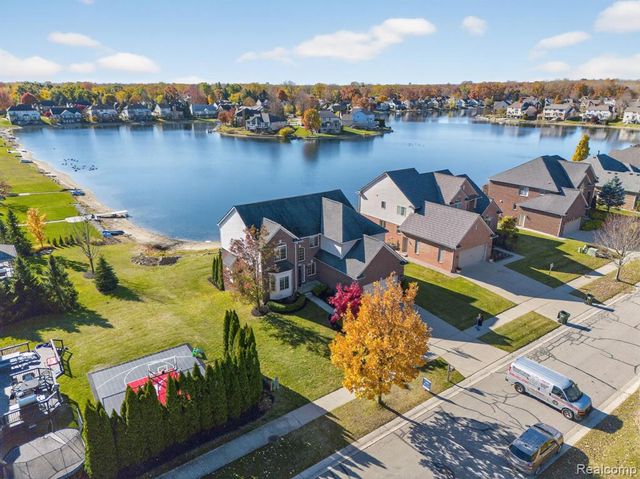 1838 S Mackwood Road, Rochester Hills, MI 48307