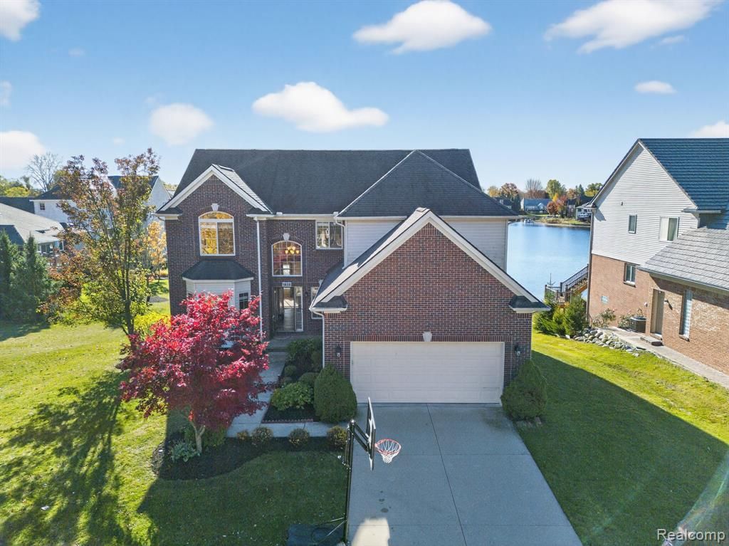 1838 S Mackwood Road, Rochester Hills, MI 48307