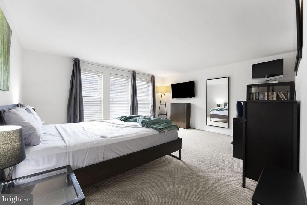 Image 16 of property listing at 1616 EASTERN AVE, Baltimore, MD 21231