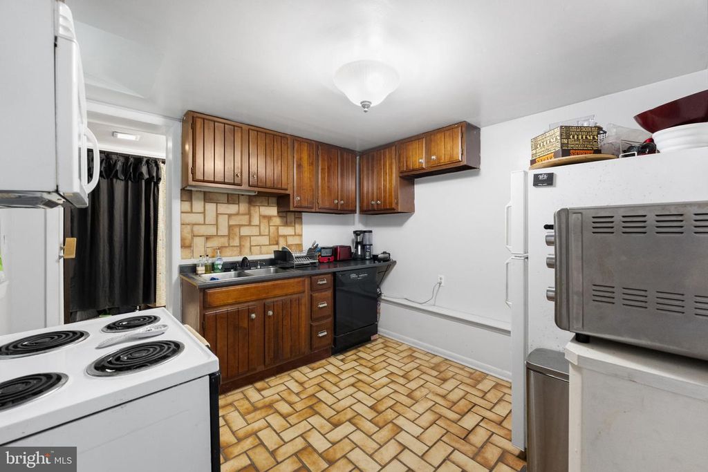 Image 26 of property listing at 1616 EASTERN AVE, Baltimore, MD 21231