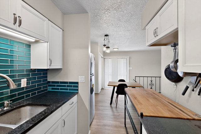 8333 COMANCHE Road NE 16-D, Albuquerque, NM 87110