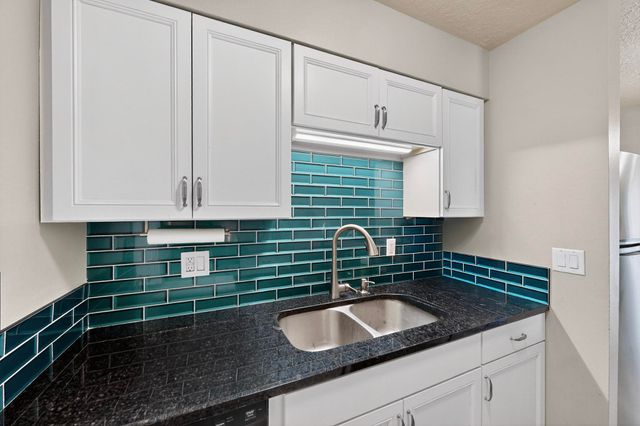 8333 COMANCHE Road NE 16-D, Albuquerque, NM 87110