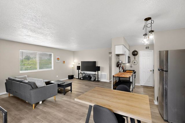 8333 COMANCHE Road NE 16-D, Albuquerque, NM 87110