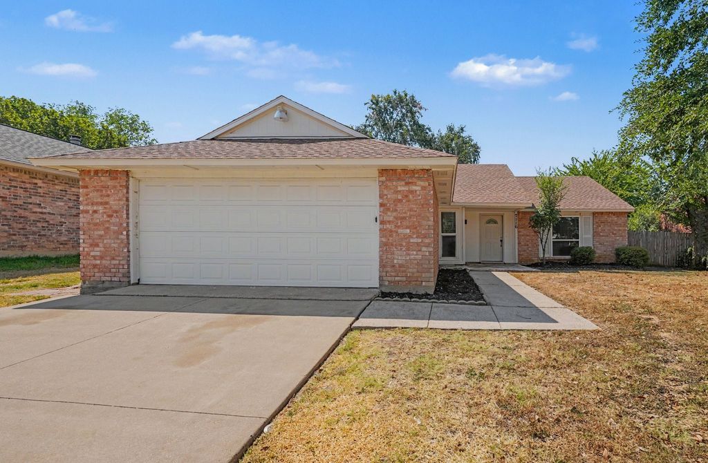 7116 Blackberry Drive, Arlington, TX 76016 — exterior