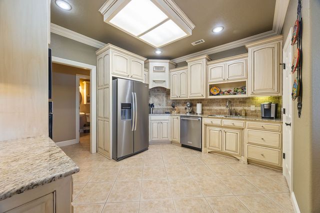 325 Whitcliff Drive, Cave Springs, AR 72718