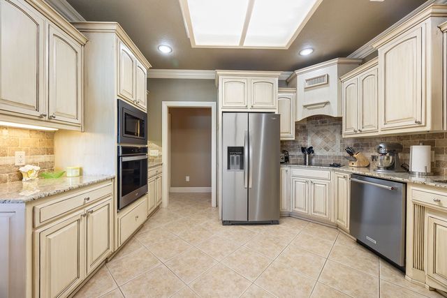 325 Whitcliff Drive, Cave Springs, AR 72718
