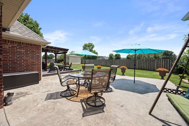 325 Whitcliff Drive, Cave Springs, AR 72718