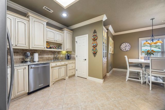 325 Whitcliff Drive, Cave Springs, AR 72718