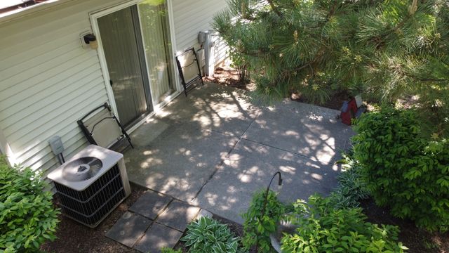 1807 Magnolia Court 1807, Mchenry, IL 60051
