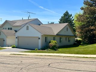 1807 Magnolia Court 1807, Mchenry, IL 60051