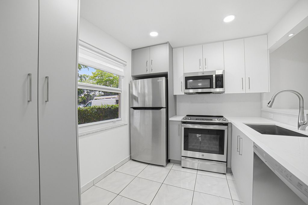 3121 NW 47TH Avenue 109, Lauderdale Lakes, FL 33319
