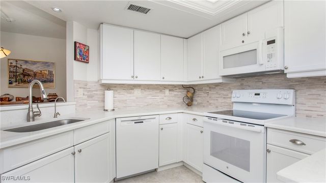 2711 Citrus Lake DR F202, Naples, FL 34109