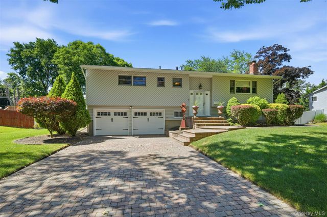5 Pine Hill Lane, Dix Hills, NY 11746
