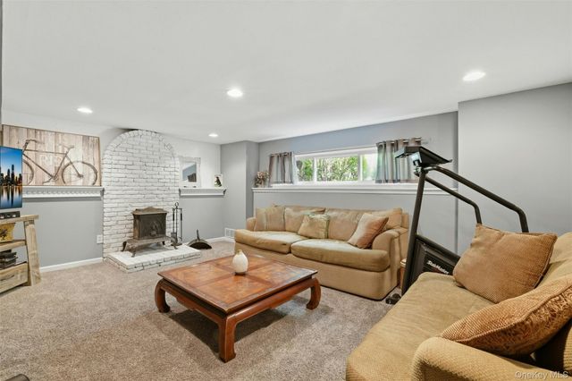 5 Pine Hill Lane, Dix Hills, NY 11746