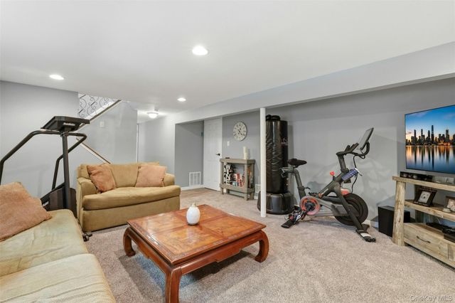 5 Pine Hill Lane, Dix Hills, NY 11746