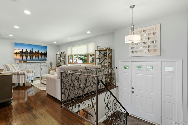 5 Pine Hill Lane, Dix Hills, NY 11746