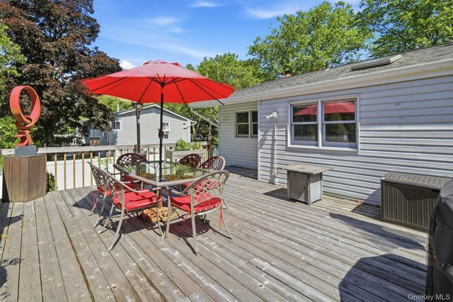 5 Pine Hill Lane, Dix Hills, NY 11746
