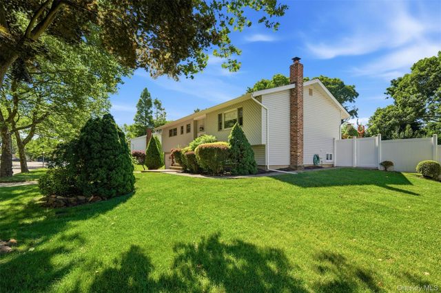 5 Pine Hill Lane, Dix Hills, NY 11746